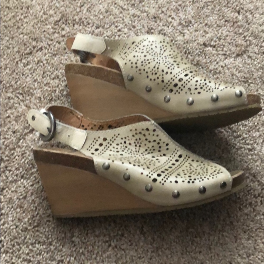 Pikolinos wedges
